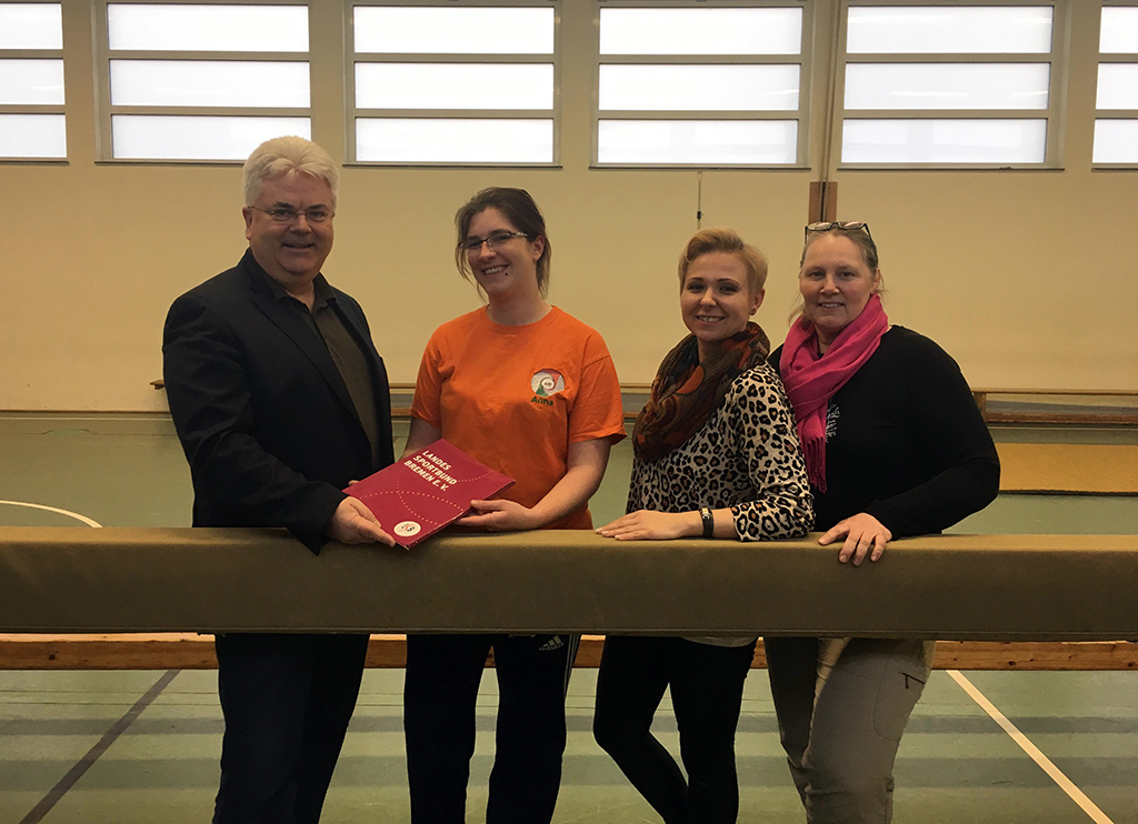 Foto: SFL Bremerhaven - Frank Schildt, Anja Anna Lingk, Katharina Libert-Meyer und Anke Altenburg SFL Ehrung Anja Anna Lingk