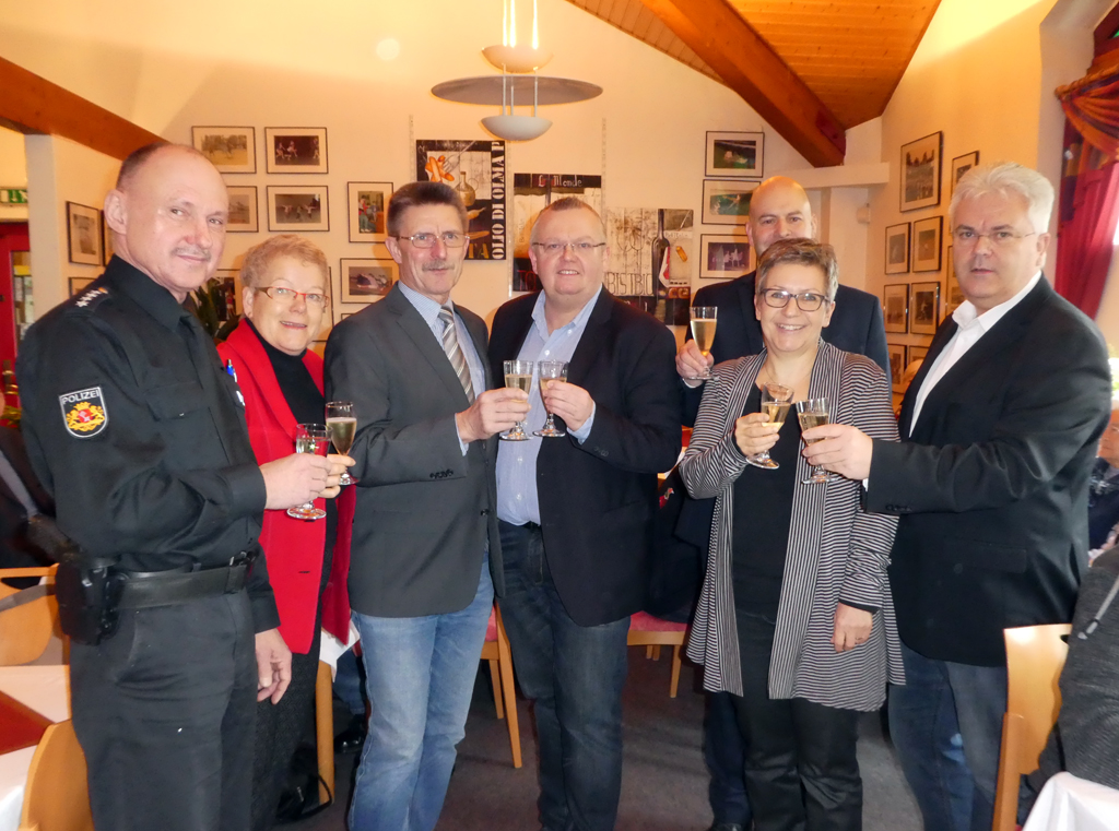 v. l .n. r. Dieter Wall, Birgit Kühlcke, Peter Skusa, Torsten Neuhoff,  Heiko Reppich, Helga Dibke und Frank Schildt (Foto: Jens Meyer-Petereit) SFL Neujahrsempfang - v. l .n. r. Dieter Wall, Birgit Kühlcke, Peter Skusa, Torsten Neuhoff,  Heiko Reppich, Helga Dibke und Frank Schildt (Foto: Jens Meyer-Petereit)
